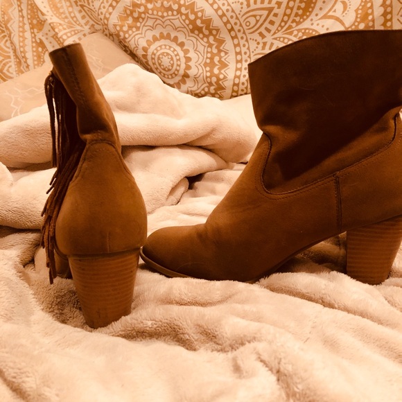 Slouchy fringed booties! - Picture 2 of 3